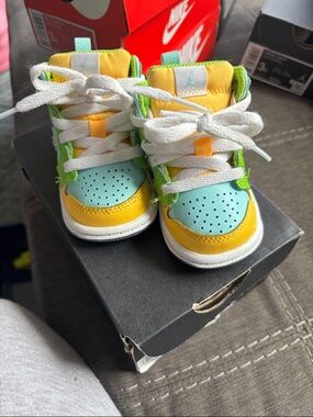 Toddler Jordan 1s Mid Colorblock High-Top Sneakers - Yellow/Teal/Green